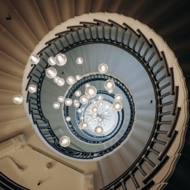 7 Ý tưởng đèn trang trí cầu thang cho ngôi nhà của bạn